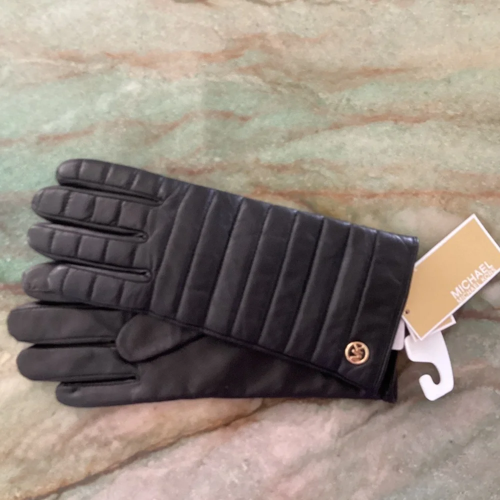Michael Kors Quilted Leather Tech Gloves Fleece Lined Black Gold MK Logo - Picture 9 of 10